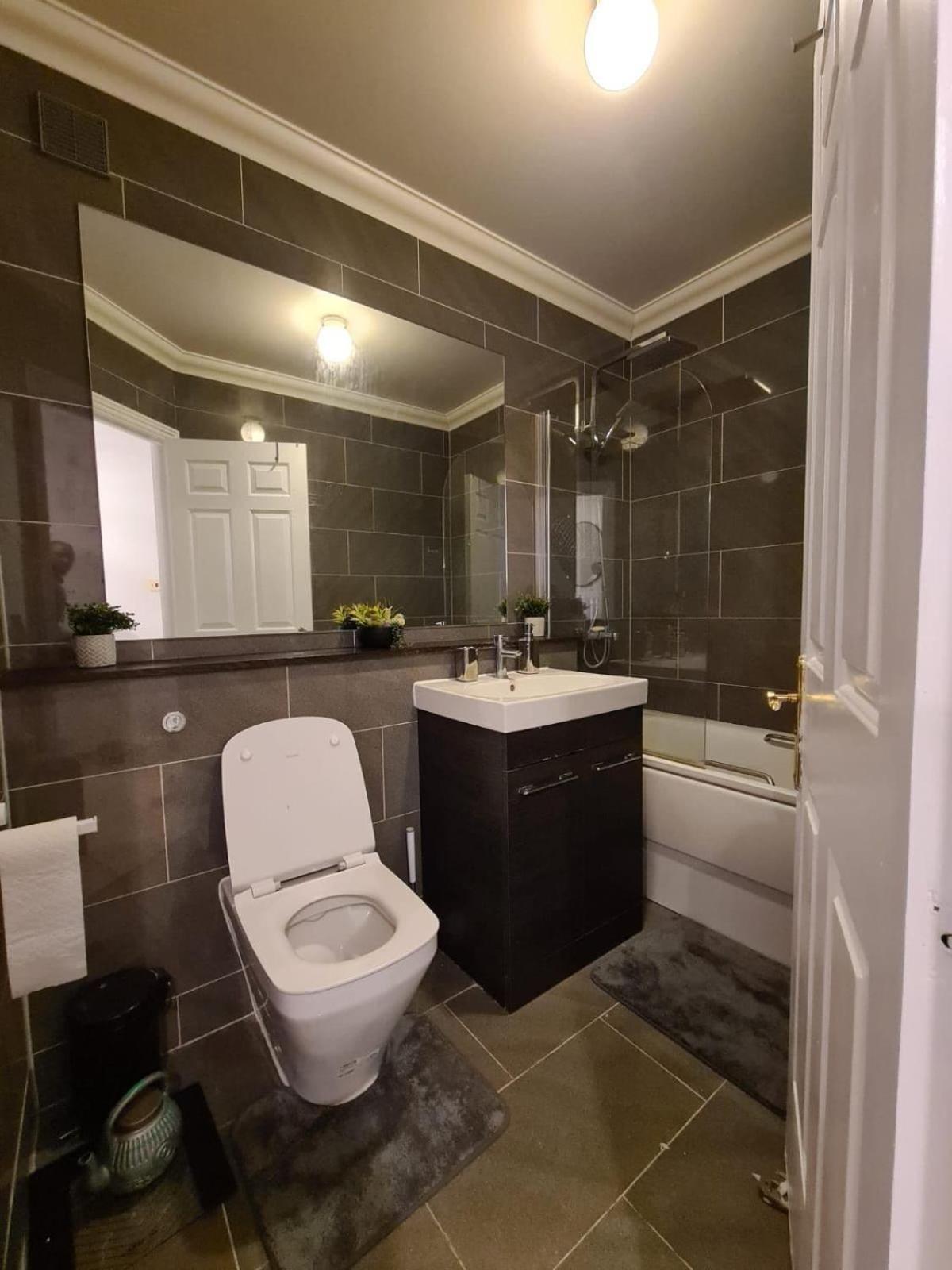 Luxurious 3 Bed Flat In Kilburn * Londra