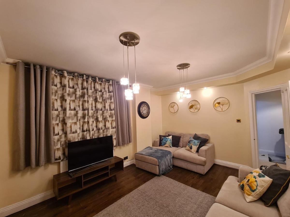 Luxurious 3 Bed Flat In Kilburn Londra